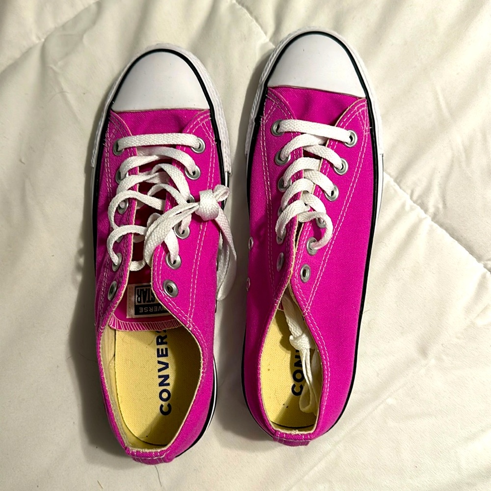 NWOT Converse AllStars- Rare Color (Unisex Size 8.5 womens 6.5 mens)